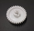 Piñón blanco dentado para portón eléctrico